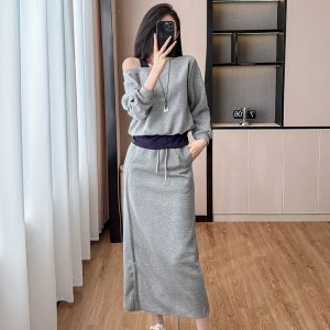 2025 Autumn Plus Size Women's Asymmetric Off-Shoulder Color-Block Hoodie and Split Skirt Two-Piece Set