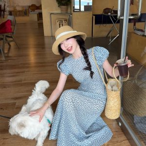 French Vacation Style Floral A-Line Dress with Puff Sleeves and Round Neck
